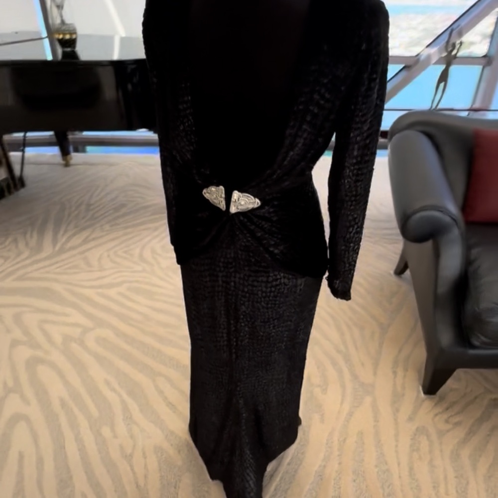 Vintage Black Velvet Textured Evening Dress with rhinestone details - Picture 9 of 10